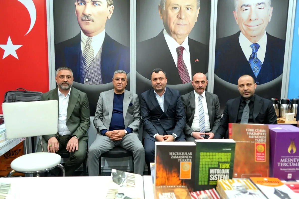 MHP Yenimahalle Teşkilatı, Kitap Fuarı'nda Ülkü Ocakları Standını Ziyaret Etti MHP Yenimahalle Teşkilatı, Kitap Fuarı'nda Ülkü Ocakları Standını Ziyaret Etti