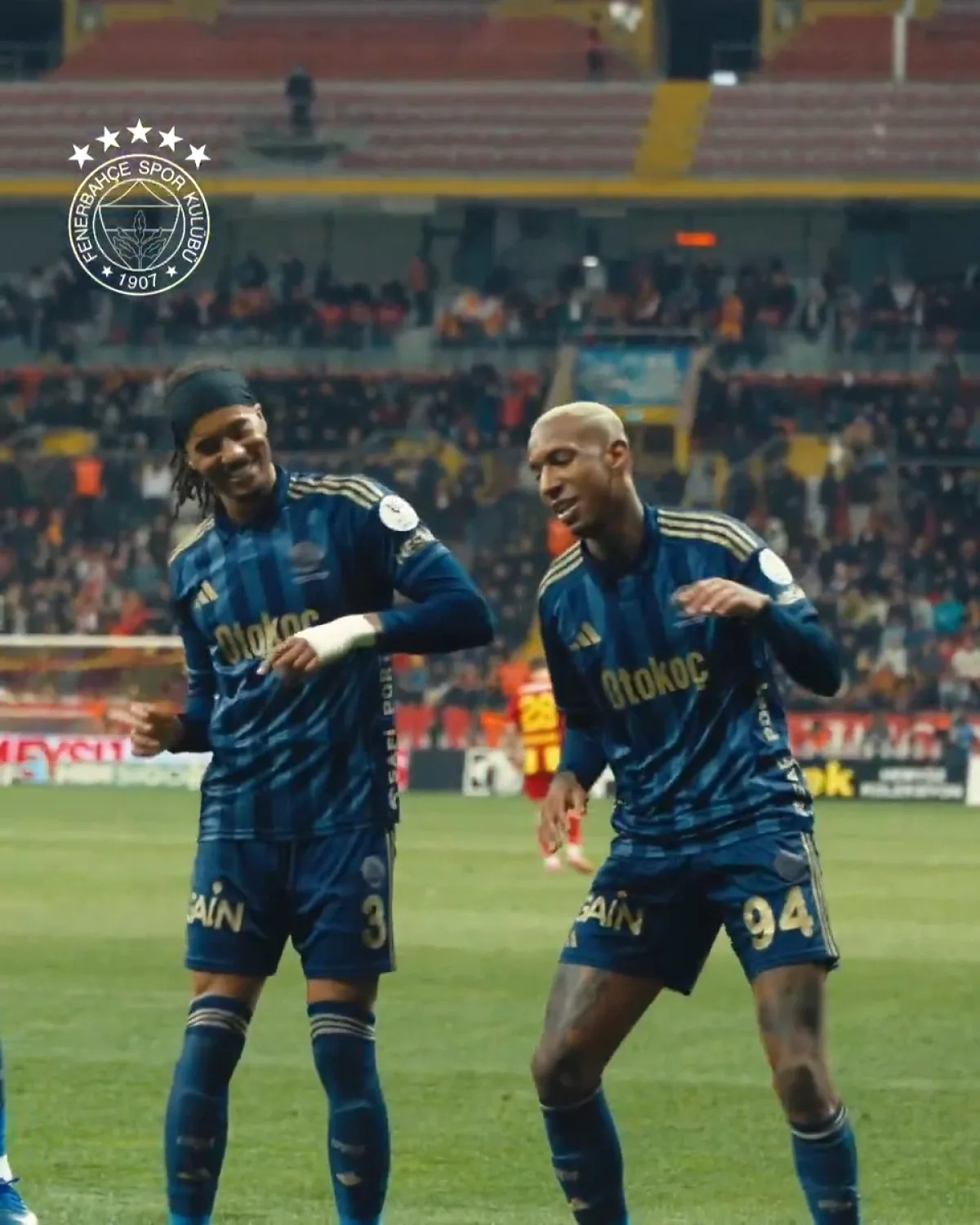 Fenerbahçe'de Geceye Damga Vuran Kutlama: "That's the Vibe Tonight" Fenerbahçe'de Geceye Damga Vuran Kutlama: "That's the Vibe Tonight"