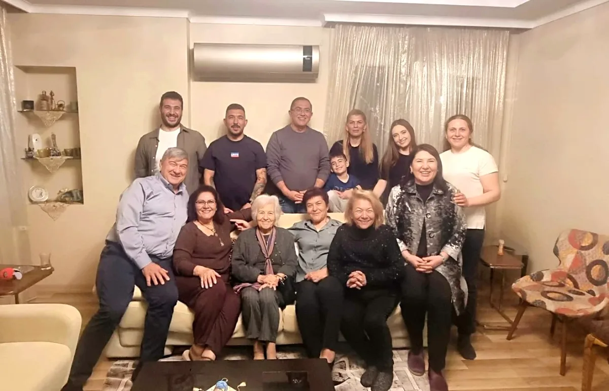 Sunay Karamık'tan Aile Sıcaklığı Paylaşımı: "İçimizi Isıtıyor" Sunay Karamık'tan Aile Sıcaklığı Paylaşımı: "İçimizi Isıtıyor"