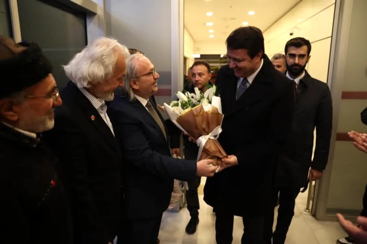 Saadet Partisi Lideri Arıkan'ı Esenboğa'da Coşkulu Karşılama Saadet Partisi Lideri Arıkan'ı Esenboğa'da Coşkulu Karşılama