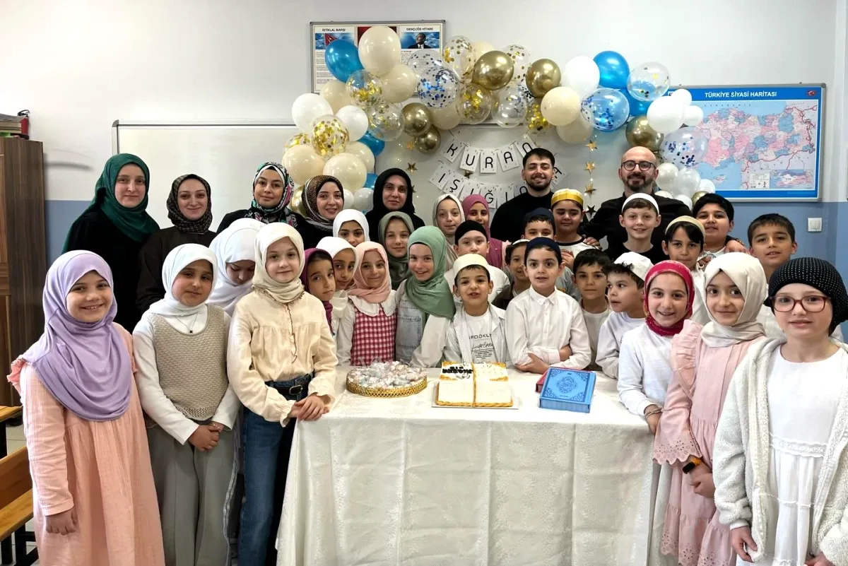 Pendik'te Kur'an-ı Kerim'e Geçişte Duygusal Anlar Pendik'te Kur'an-ı Kerim'e Geçişte Duygusal Anlar