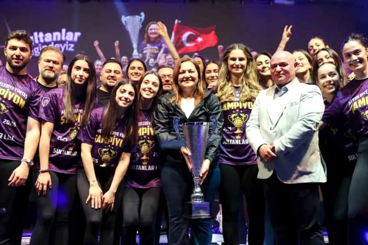 Afyonkarahisar'da Zaferin Sultanları'na Coşku Dolu Kutlama Gecesi Afyonkarahisar'da Zaferin Sultanları'na Coşku Dolu Kutlama Gecesi