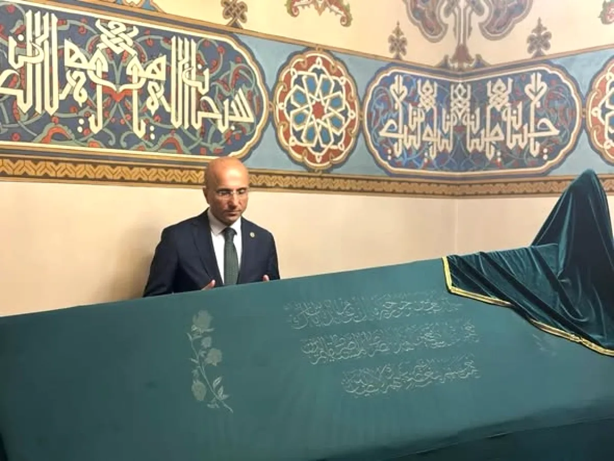 CHP'li Aşkın Genç, Nevşehir'de Hacı Bektaş-ı Veli Dergahı'nı Ziyaret Etti CHP'li Aşkın Genç, Nevşehir'de Hacı Bektaş-ı Veli Dergahı'nı Ziyaret Etti