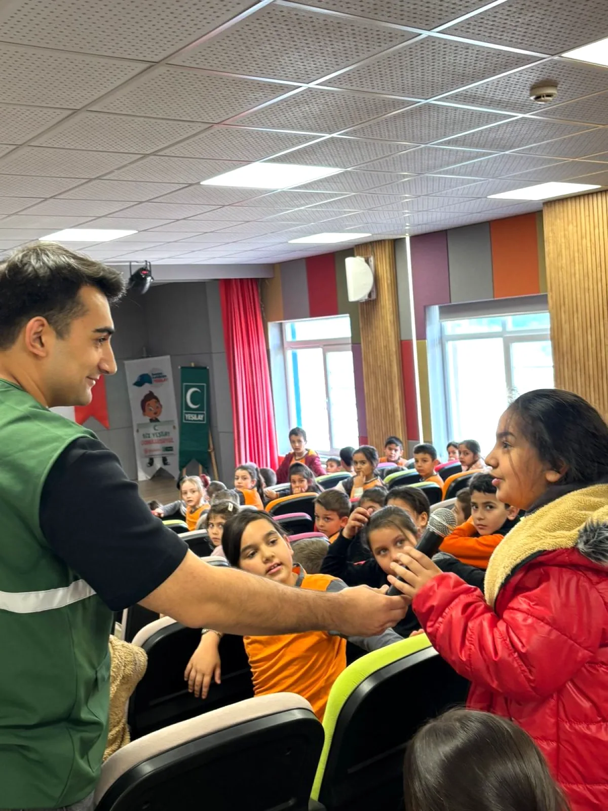 Pendik'te Gençlere Yönelik Yeşilay Eğitimleri Sürüyor Pendik'te Gençlere Yönelik Yeşilay Eğitimleri Sürüyor