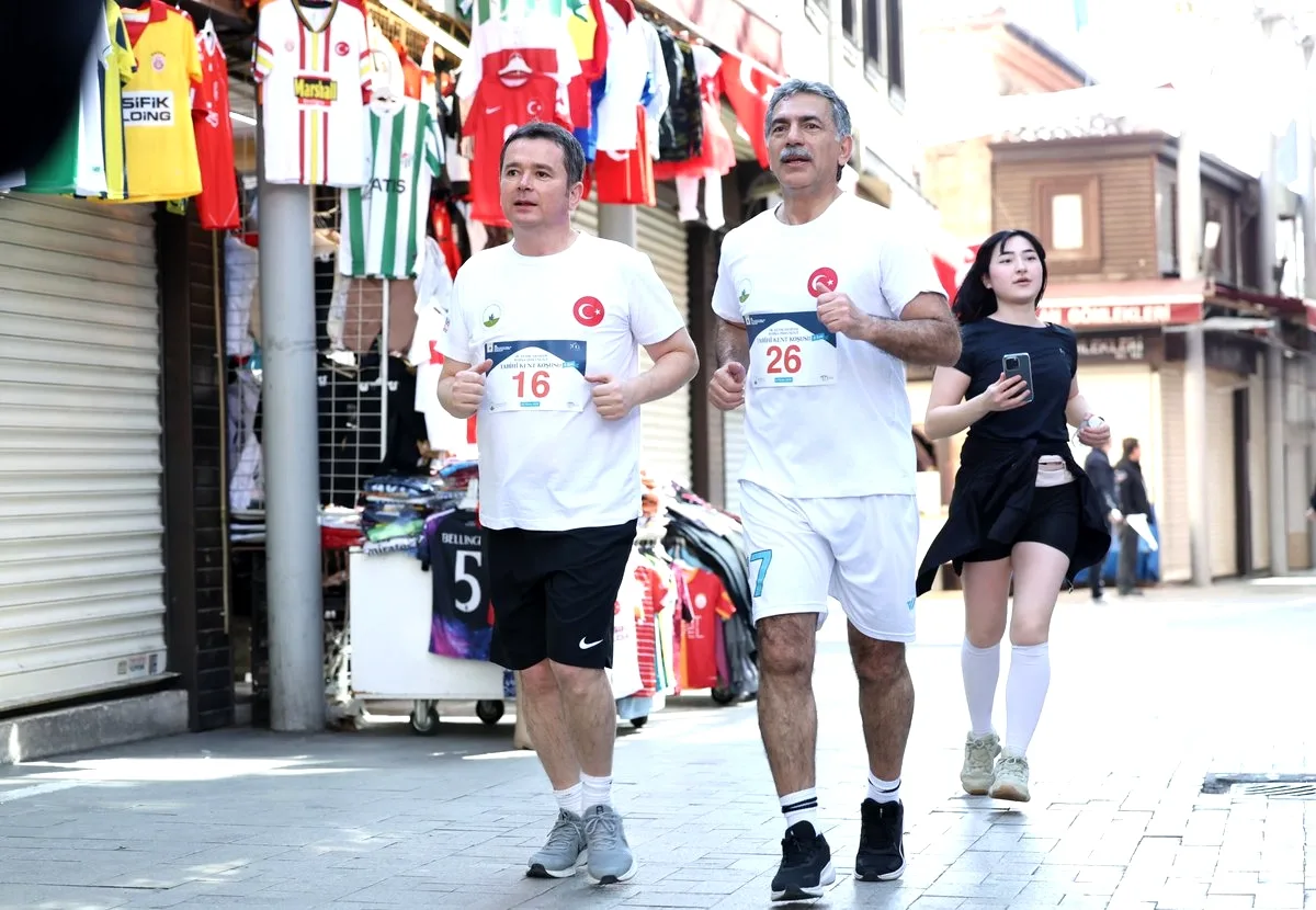 Bursa'nın Fetih Coşkusu 18. Tarihi Kent Koşusu'nda Yaşandı Bursa'nın Fetih Coşkusu 18. Tarihi Kent Koşusu'nda Yaşandı