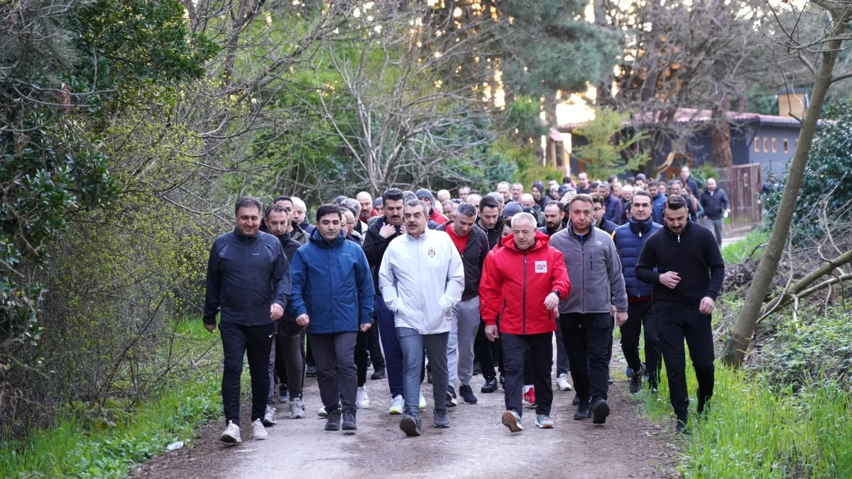 Bakan Tekin Öğretmenlerle Alemdağ Ormanı'nda Buluştu Bakan Tekin Öğretmenlerle Alemdağ Ormanı'nda Buluştu