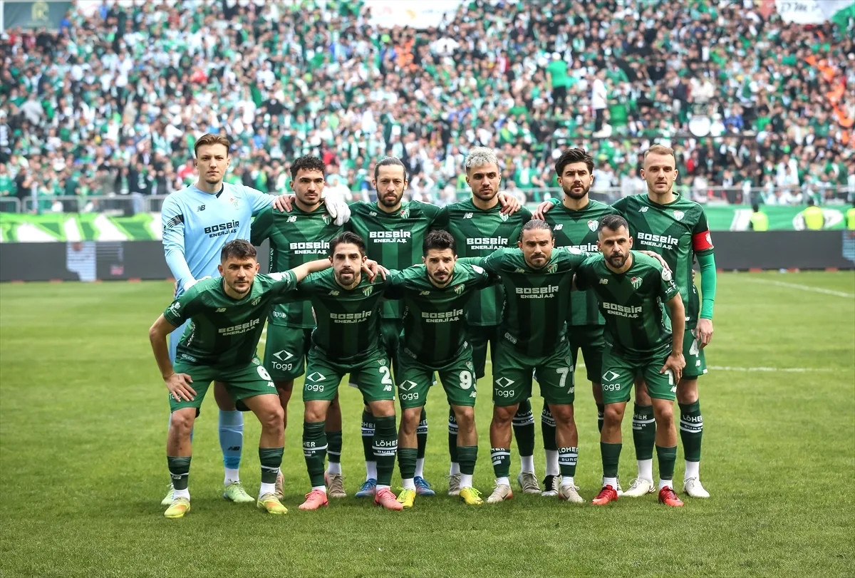 Bursaspor Ankara'dan 3 Puanla Döndü: Şampiyonluk İçin Son 2 Hafta! Bursaspor Ankara'dan 3 Puanla Döndü: Şampiyonluk İçin Son 2 Hafta!