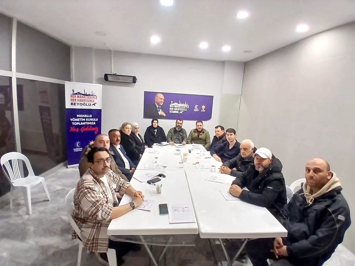 Beyoğlu'nda Mahalle Siyasetinin Lokomotifi: Kulaksız'da Neler Konuşuldu? Beyoğlu'nda Mahalle Siyasetinin Lokomotifi: Kulaksız'da Neler Konuşuldu?