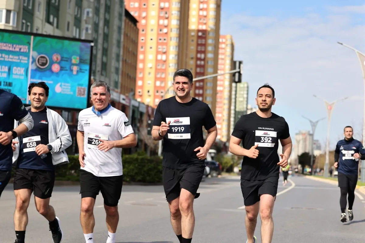 Ataşehir'de İlk Ata Koşusu: Binlerce Sporcu ve Başkan 10K'da Yarıştı Ataşehir'de İlk Ata Koşusu: Binlerce Sporcu ve Başkan 10K'da Yarıştı