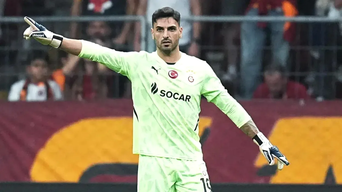 Galatasaray'da Son Dakika Değişikliği: Güvenç Kadro Dışı Kaldı Galatasaray'da Son Dakika Değişikliği: Güvenç Kadro Dışı Kaldı