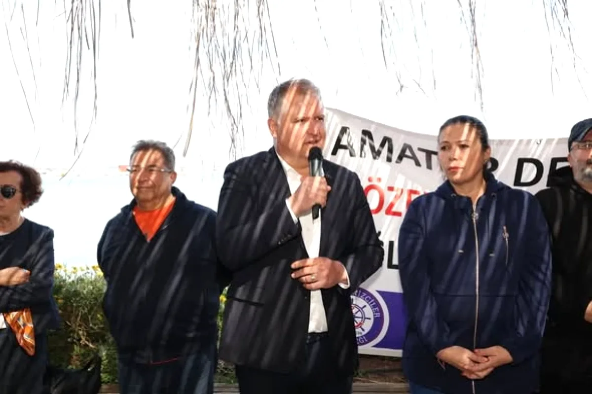 Urla'da Kıyı Kavgası: Belediye "Bu Sahil Hepimizin" Dedi Urla'da Kıyı Kavgası: Belediye "Bu Sahil Hepimizin" Dedi