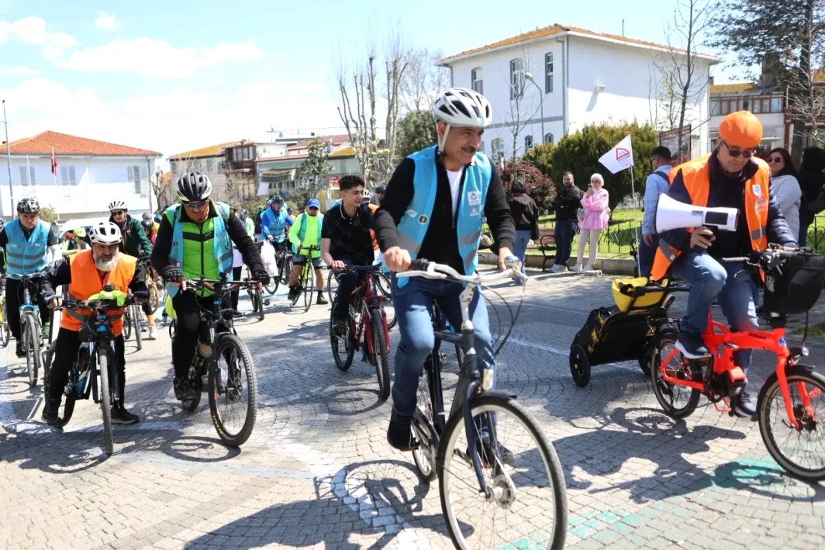 Büyükada'da Sağlıklı Yaşam İçin Pedal Çevirdiler Büyükada'da Sağlıklı Yaşam İçin Pedal Çevirdiler