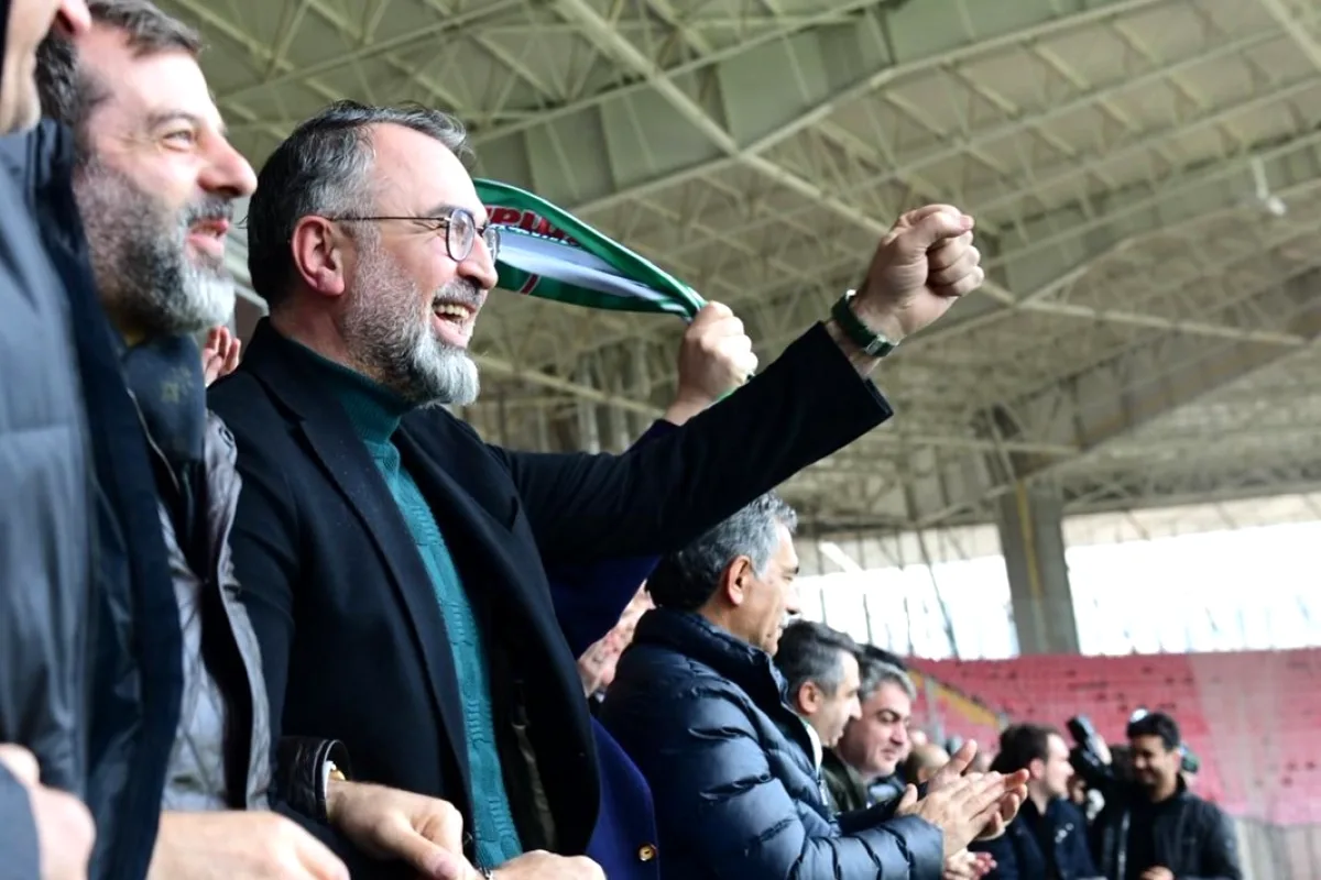 Bursaspor Şampiyonluk Kapıda! Ferhat Erol'dan Tebrik Mesajı Bursaspor Şampiyonluk Kapıda! Ferhat Erol'dan Tebrik Mesajı