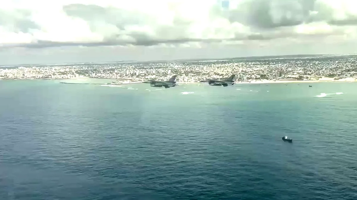 Türk F-16, ATAK ve Cougar Helikopterleri Somali'de Görkemli Uçuş Gösterisi Yaptı Türk F-16, ATAK ve Cougar Helikopterleri Somali'de Görkemli Uçuş Gösterisi Yaptı