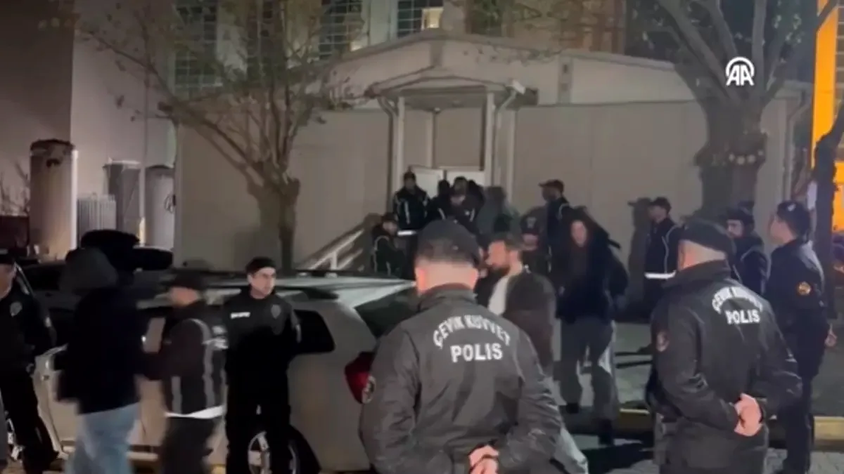 İstanbul'da Uyuşturucu Operasyonu: 19 Gözaltı İstanbul'da Uyuşturucu Operasyonu: 19 Gözaltı