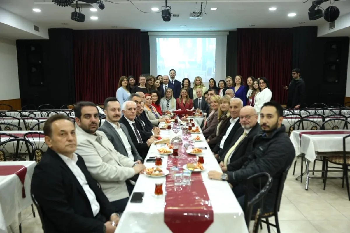 Bakırköy'de Paskalya Ziyareti: CHP'den Hoşgörü Mesajı Bakırköy'de Paskalya Ziyareti: CHP'den Hoşgörü Mesajı
