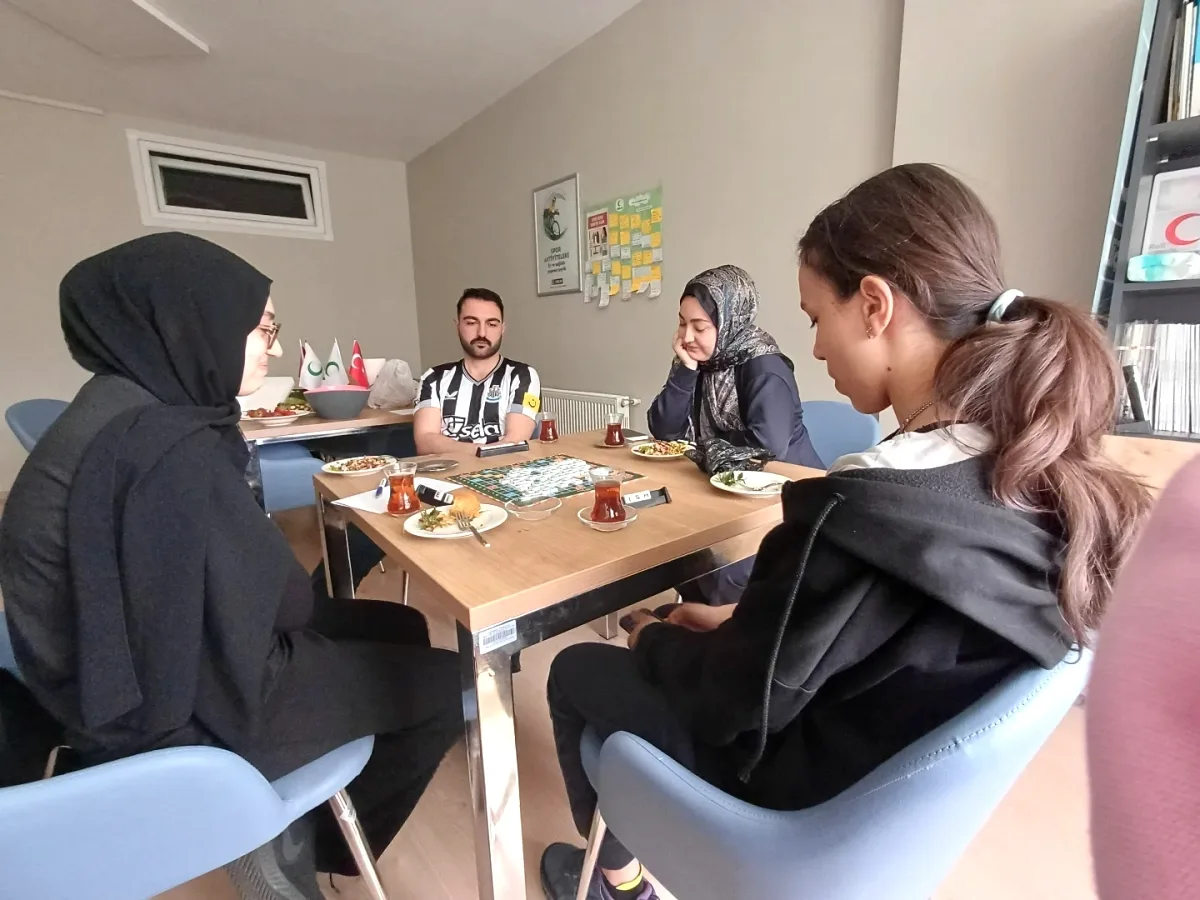Çekmeköy'de gençlerle oyun günü: Yeşilay'dan farkındalık etkinliği Çekmeköy'de gençlerle oyun günü: Yeşilay'dan farkındalık etkinliği