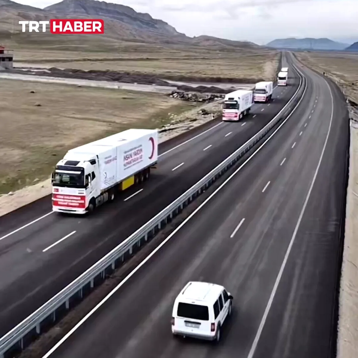 Türk Kızılay'dan İran'a İnsani Yardım: Tırlar Gürbulak Sınır Kapısı'ndan Geçti Türk Kızılay'dan İran'a İnsani Yardım: Tırlar Gürbulak Sınır Kapısı'ndan Geçti