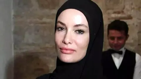 Gamze Özçelik Ekrana Dönüyor: "Operasyon Alesta" Dizisi İçin Anlaşma Sağladı