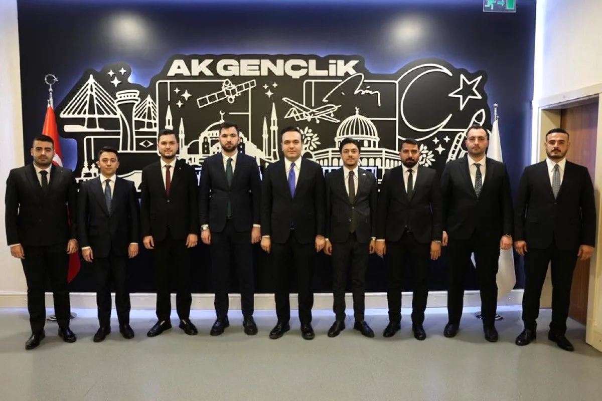 Adana'da Gençlik Kolları'nda Değişim: Yeni Başkan Tebrik Edildi Adana'da Gençlik Kolları'nda Değişim: Yeni Başkan Tebrik Edildi
