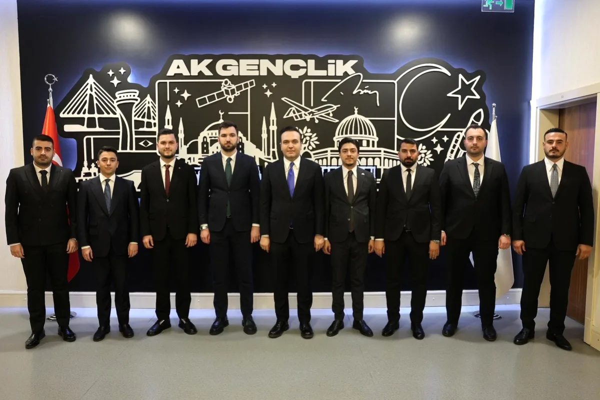 Adana Gençlik Kolları'nda Yeni Dönem: Abdullah Doğru Tebrik Etti Adana Gençlik Kolları'nda Yeni Dönem: Abdullah Doğru Tebrik Etti