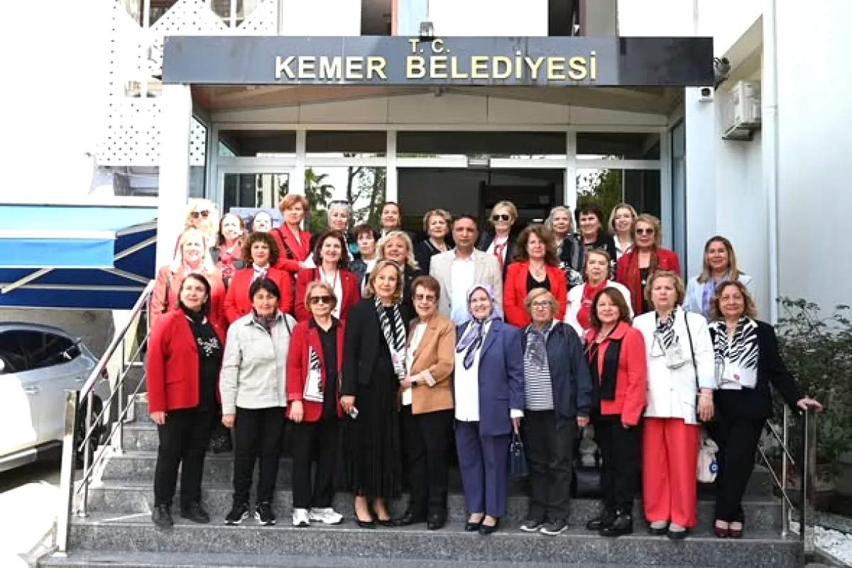 TKB Heyeti, Kemer Belediyesi'ne Kuruluş Yıldönümü Ziyaretinde Bulundu TKB Heyeti, Kemer Belediyesi'ne Kuruluş Yıldönümü Ziyaretinde Bulundu