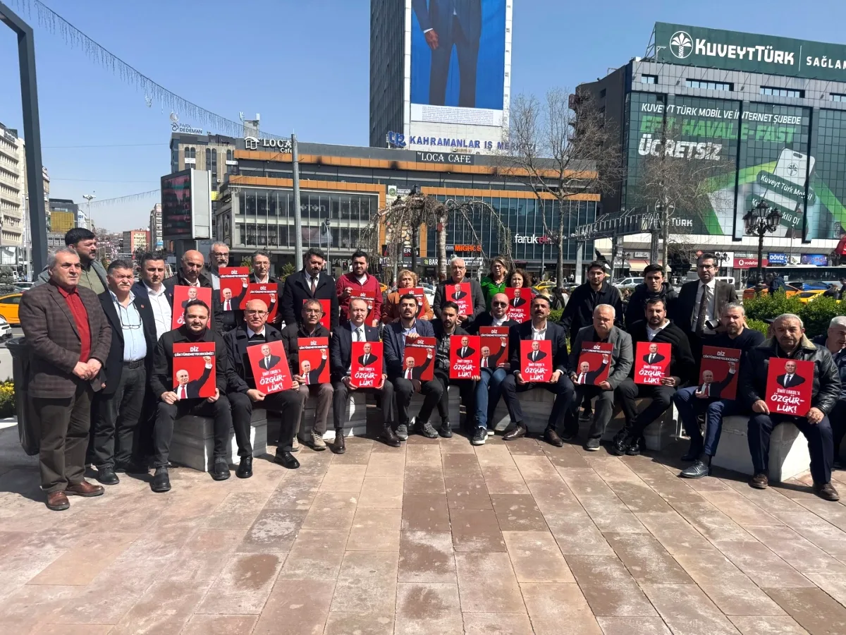 CHP Ankara İlçe Başkanları Güvenpark'ta Oturma Eylemi Başlattı CHP Ankara İlçe Başkanları Güvenpark'ta Oturma Eylemi Başlattı
