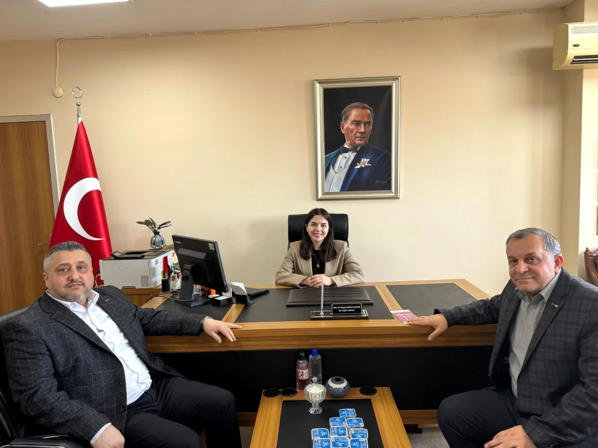 Yeşilay Eyüpsultan, Sağlık Haftası'nda İlçe Sağlık Müdürü'yle Buluştu Yeşilay Eyüpsultan, Sağlık Haftası'nda İlçe Sağlık Müdürü'yle Buluştu