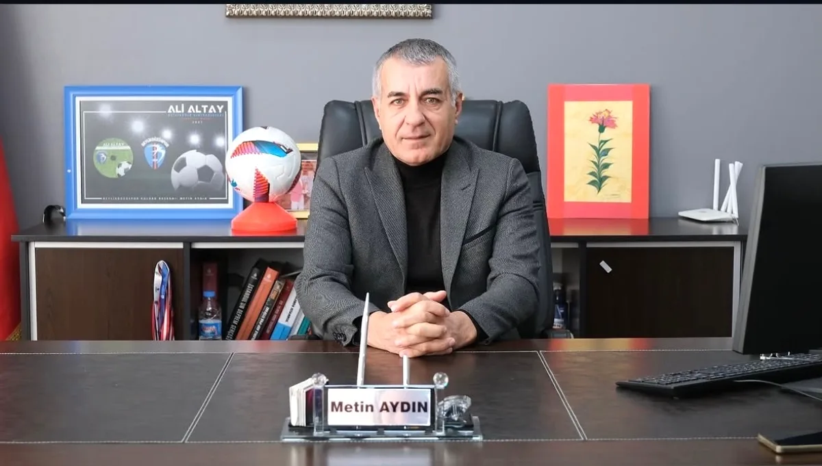 Beylikdüzü Spor Kulübü Başkanına Doğum Günü Kutlaması Beylikdüzü Spor Kulübü Başkanına Doğum Günü Kutlaması