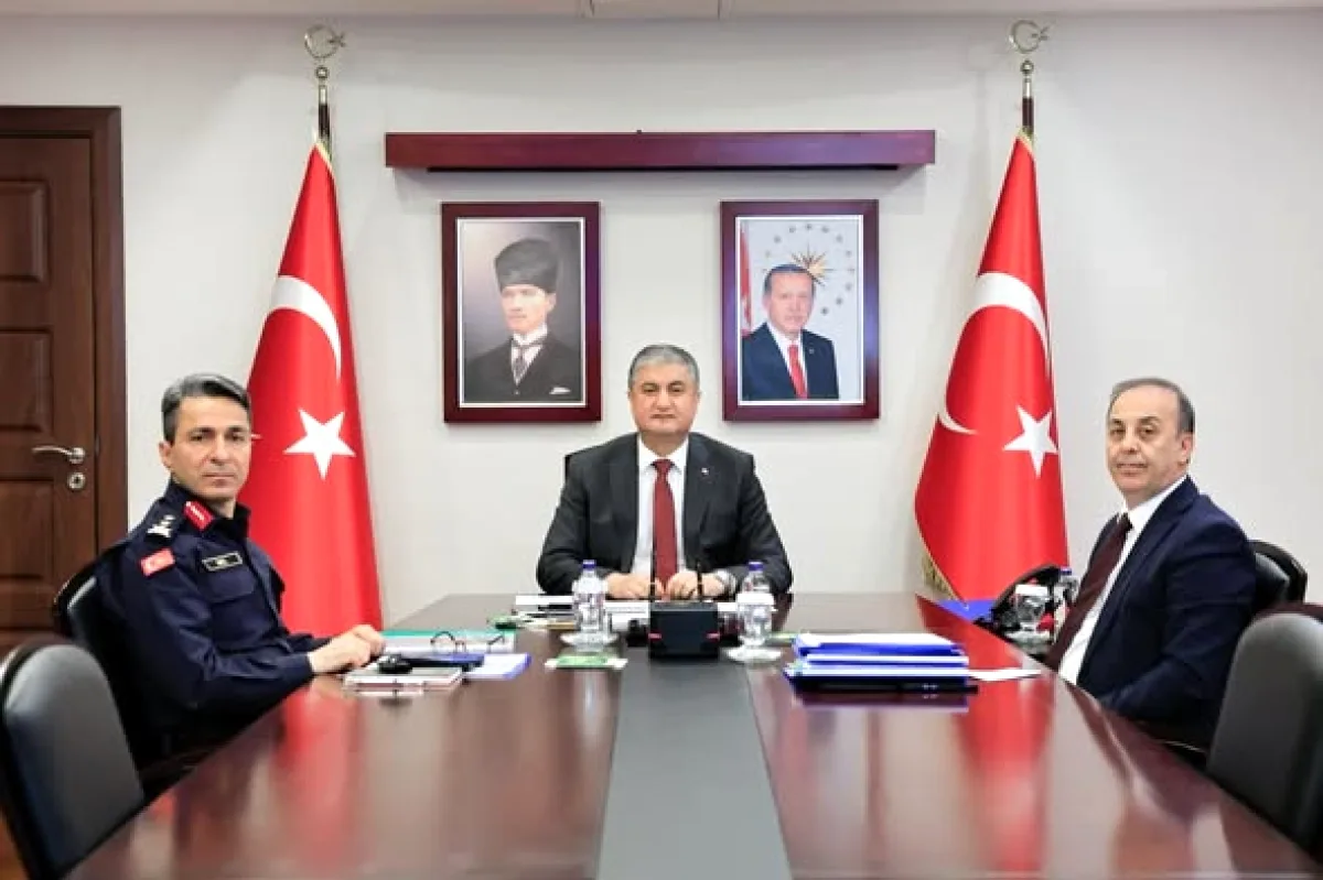 Adana Valisi Yavuz, Bakan Çiftçi'nin Toplantısına Katıldı Adana Valisi Yavuz, Bakan Çiftçi'nin Toplantısına Katıldı