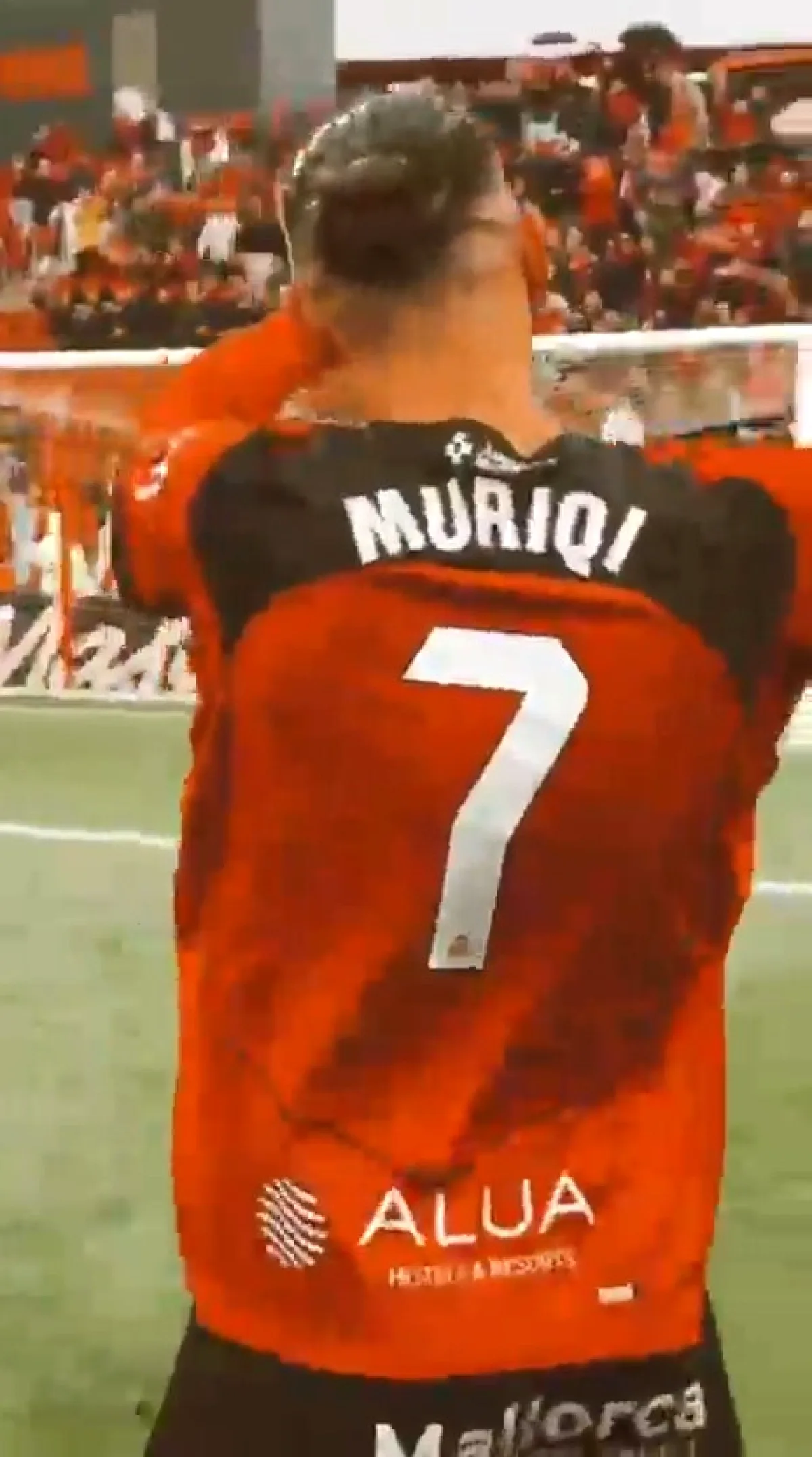 Mallorca Taraftarları Vedat Muriqi'yi Ballon d'Or Adayı Gösteriyor Mallorca Taraftarları Vedat Muriqi'yi Ballon d'Or Adayı Gösteriyor