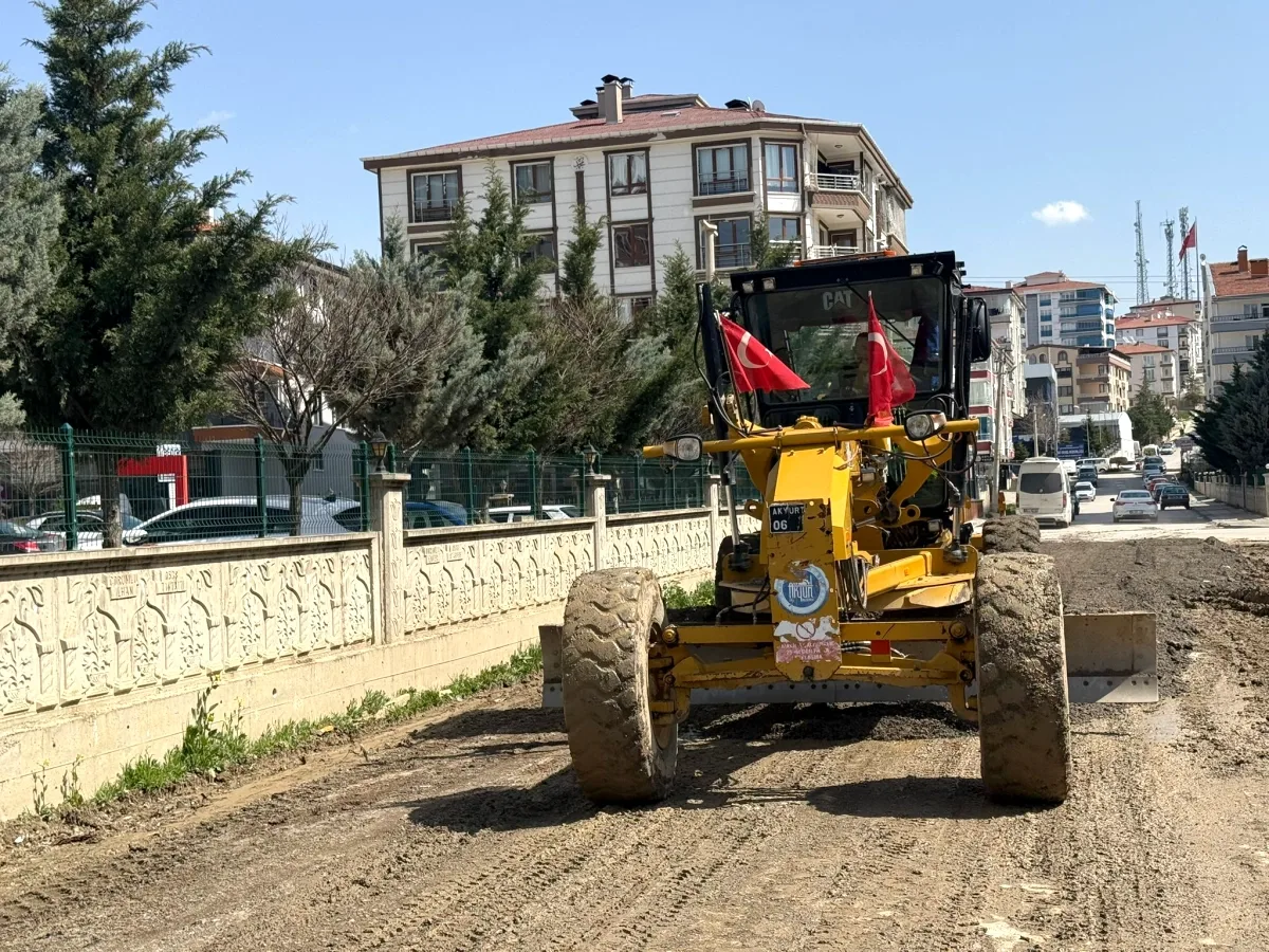 Akyurt'ta Yol İyileştirme Çalışmaları Devam Ediyor Akyurt'ta Yol İyileştirme Çalışmaları Devam Ediyor
