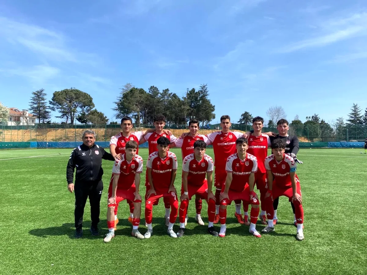 Pendikspor U16, Kasımpaşa'yı 2-1 Mağlup Etti Pendikspor U16, Kasımpaşa'yı 2-1 Mağlup Etti