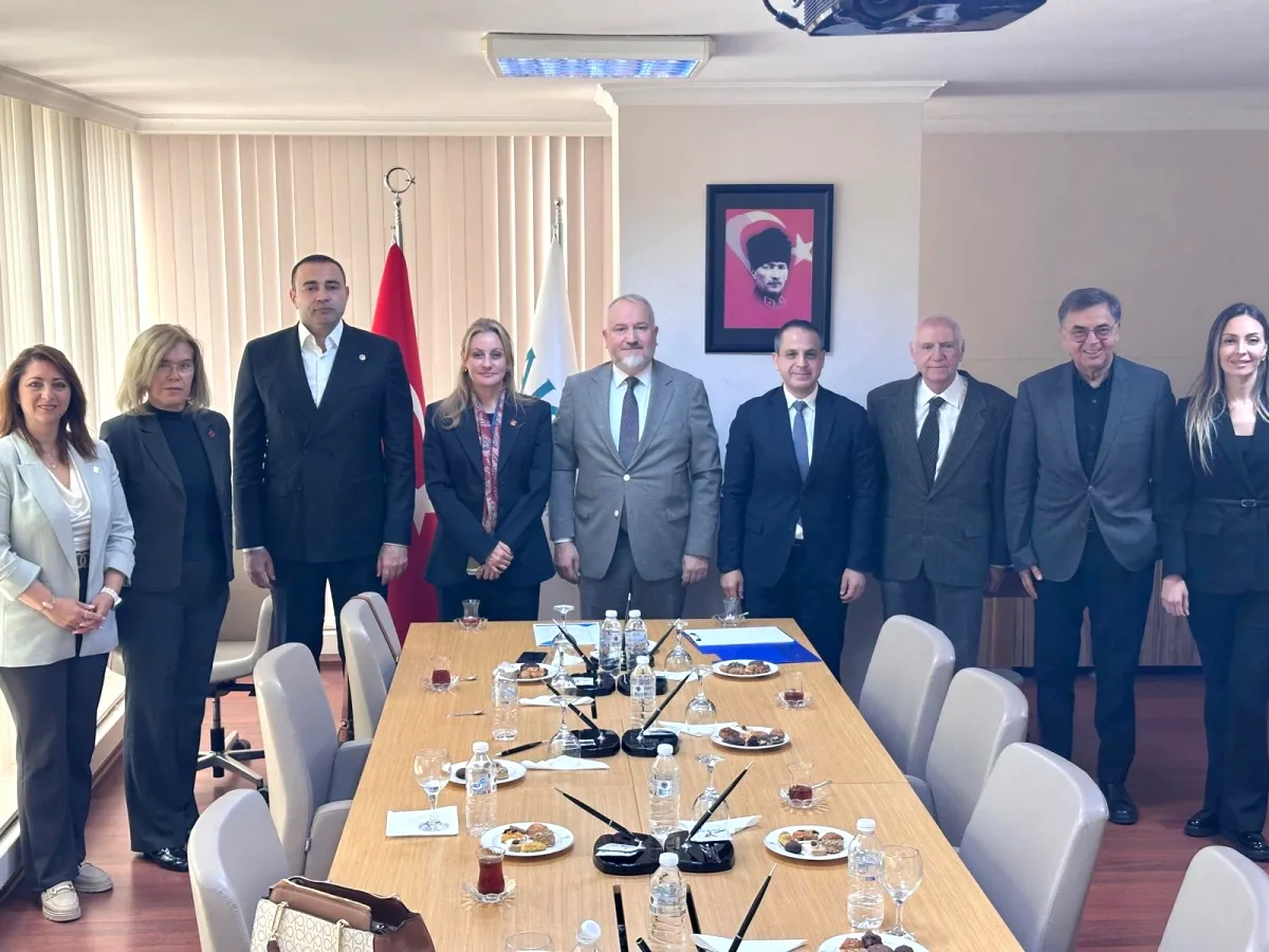 CHP Heyeti Antalya'da AKTOB'u Ziyaret Etti: Turizmin Geleceği Masada CHP Heyeti Antalya'da AKTOB'u Ziyaret Etti: Turizmin Geleceği Masada
