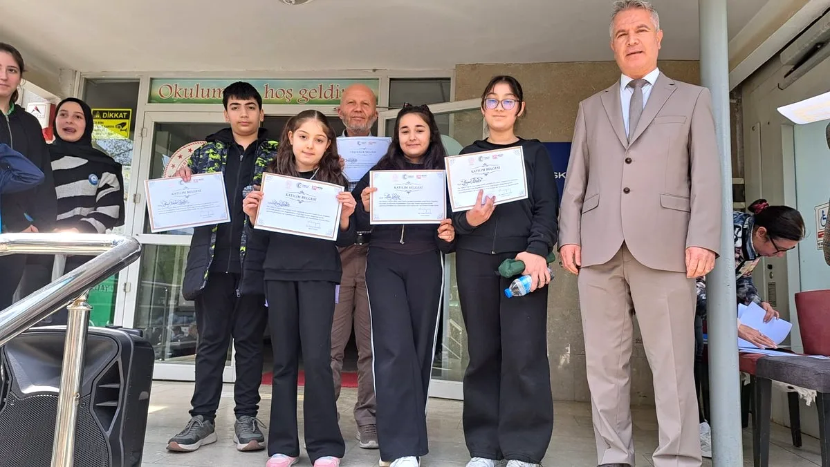 Bursa Osmangazi'de Dini Bilgiler Yarışması Finalinde Ödül Töreni Bursa Osmangazi'de Dini Bilgiler Yarışması Finalinde Ödül Töreni