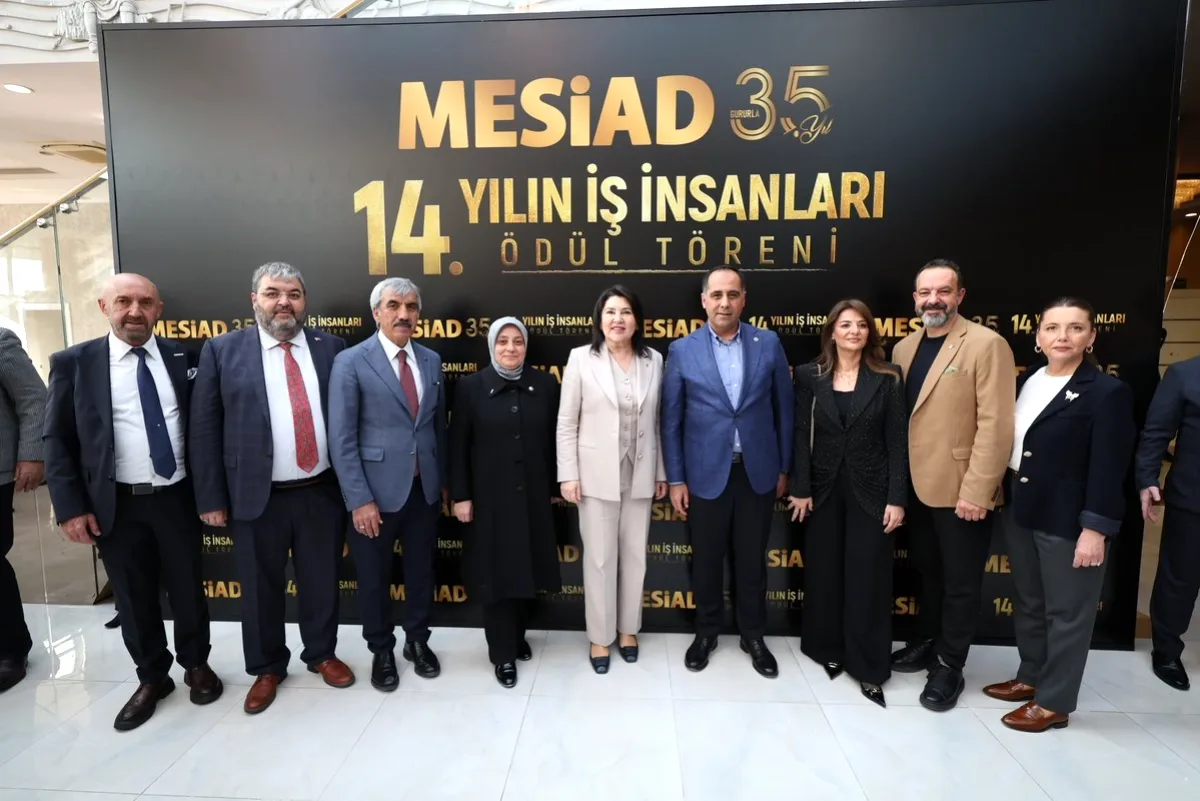 Mersin'de Yılın İş İnsanları Ödüllendirildi Mersin'de Yılın İş İnsanları Ödüllendirildi