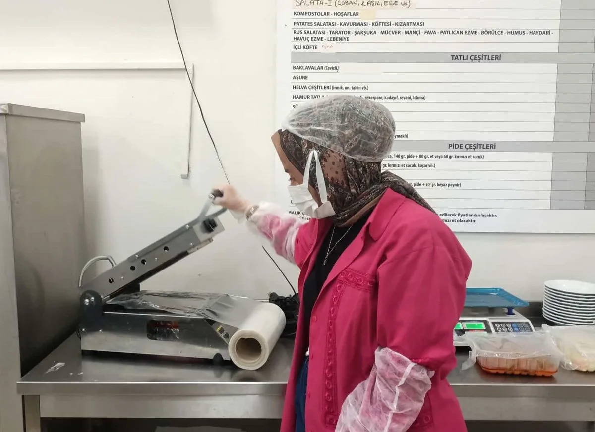 Afyonkarahisar'da Gençler ve Yaşlılar Buluştu: Gönül Köprüleri Kuruldu Afyonkarahisar'da Gençler ve Yaşlılar Buluştu: Gönül Köprüleri Kuruldu