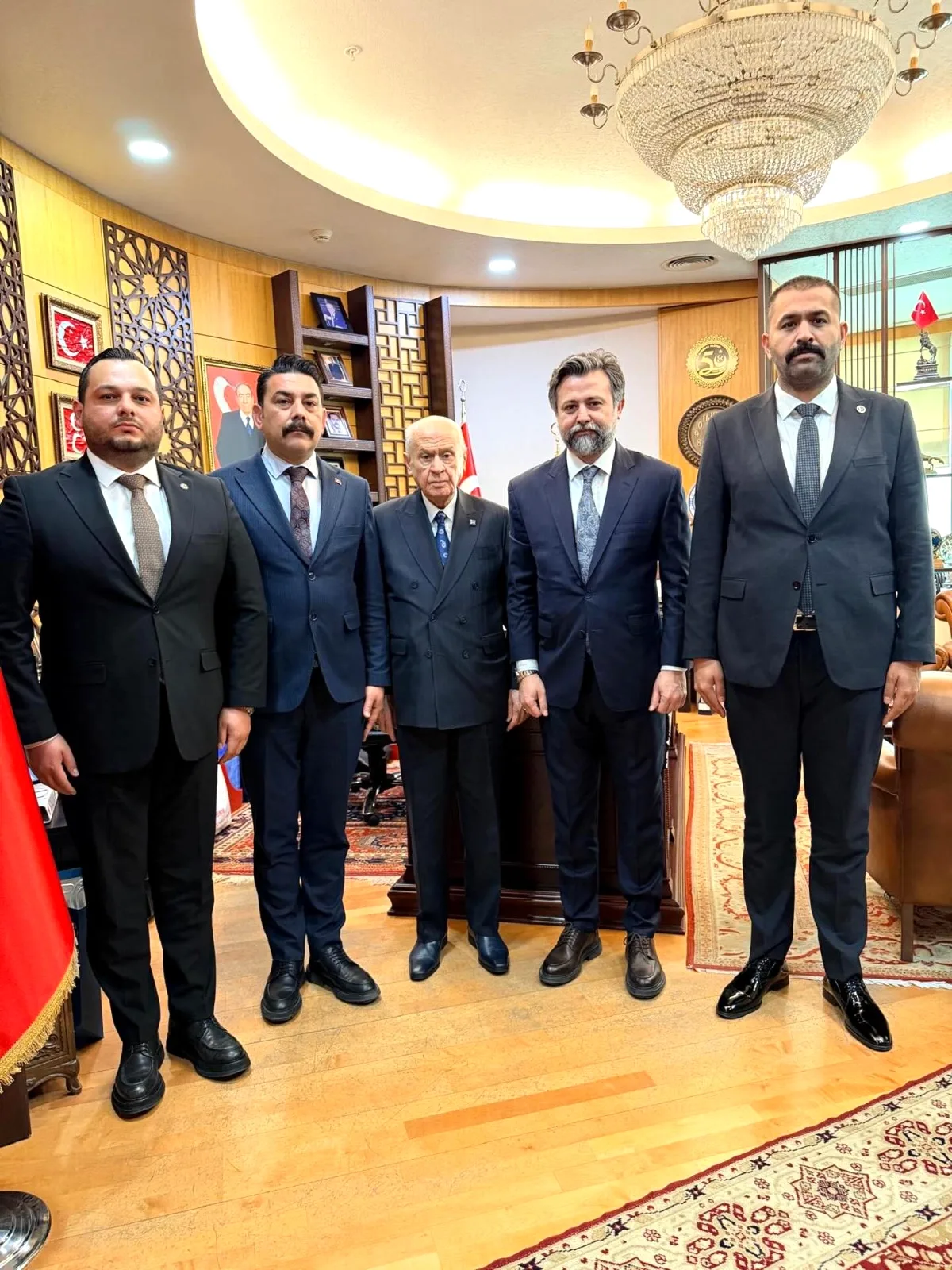 Antalya MHP'den Bahçeli'ye Ziyaret: Belediye Başkanları Toplantısı İçin Talimat Antalya MHP'den Bahçeli'ye Ziyaret: Belediye Başkanları Toplantısı İçin Talimat