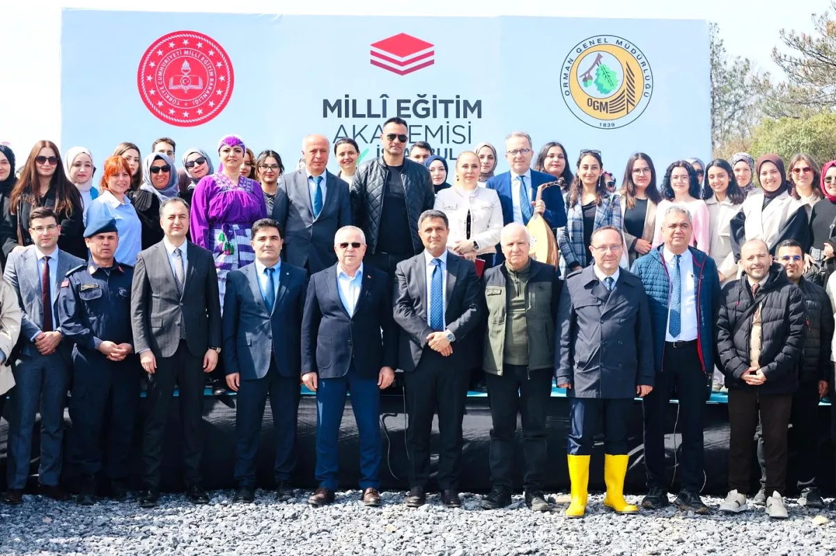 Çekmeköy'de Öğretmen Adayları Fidan Dikti: Hatıra Ormanı Oluşturuldu Çekmeköy'de Öğretmen Adayları Fidan Dikti: Hatıra Ormanı Oluşturuldu