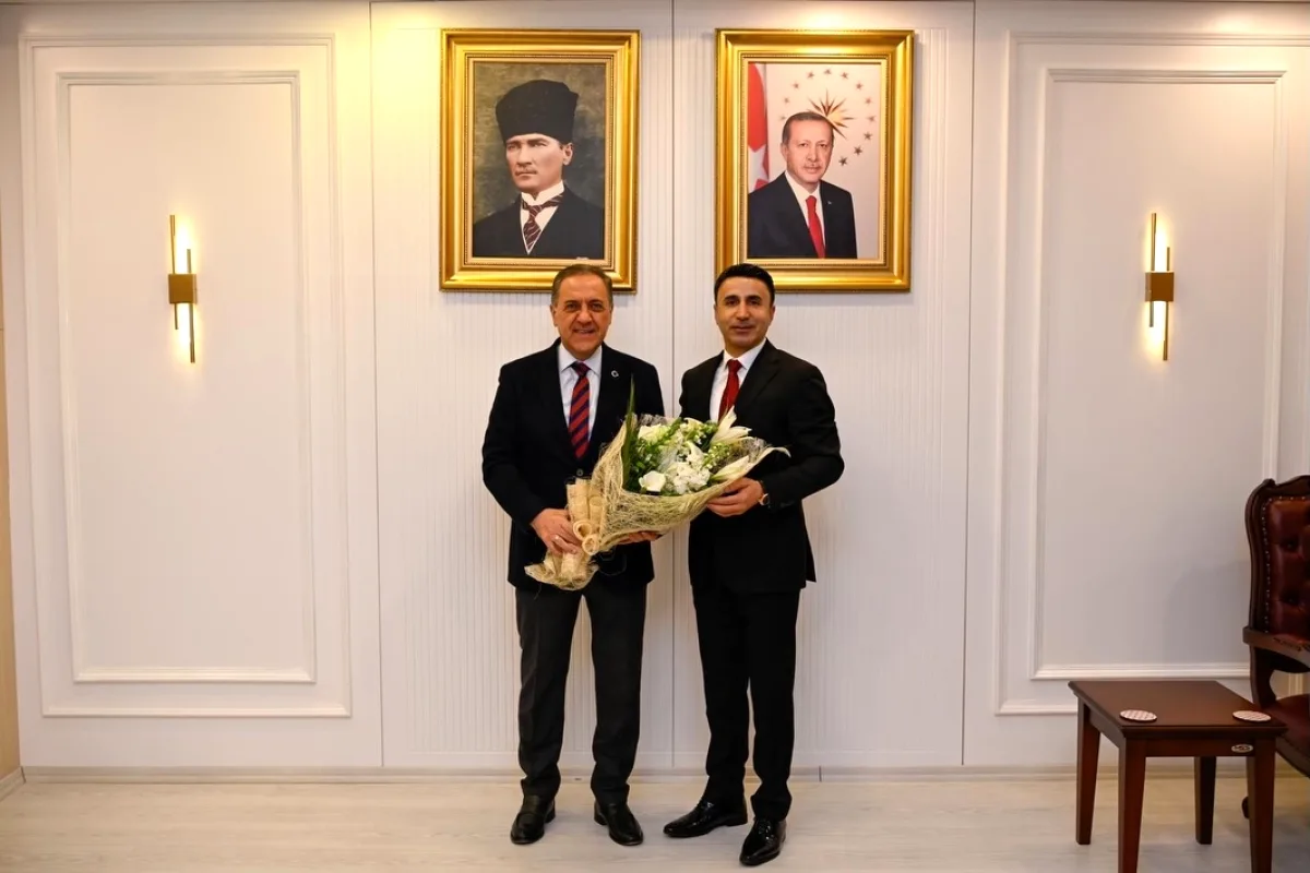 Yalova Valisi Usta, Hayırsever İş İnsanı Zeki Zeray'ı Ağırladı Yalova Valisi Usta, Hayırsever İş İnsanı Zeki Zeray'ı Ağırladı