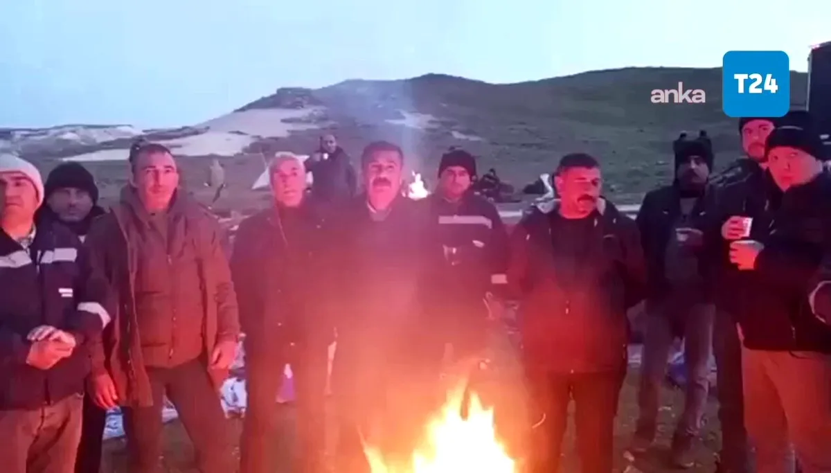 Madenciler Çalışma Şartları ve Geriye Dönük Maaşları İçin Eylemde Madenciler Çalışma Şartları ve Geriye Dönük Maaşları İçin Eylemde
