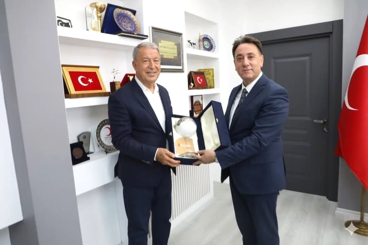 Develi'de Polis Haftası'nda Duygusal Ziyaret: Şengül'ün Kalem Sürprizi Develi'de Polis Haftası'nda Duygusal Ziyaret: Şengül'ün Kalem Sürprizi