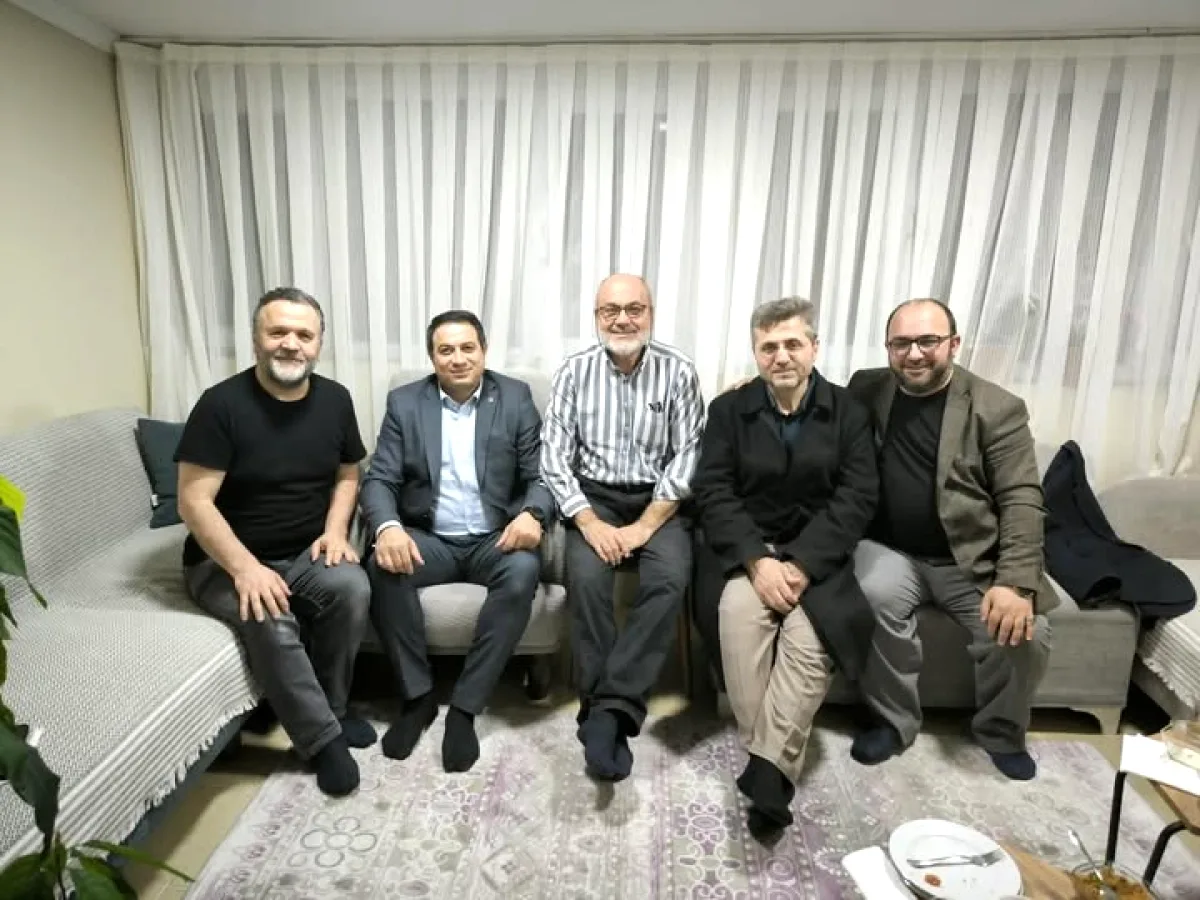 Saadet Partisi Bağcılar'dan Umre Dönüşüne Hoş Geldin Ziyareti Saadet Partisi Bağcılar'dan Umre Dönüşüne Hoş Geldin Ziyareti