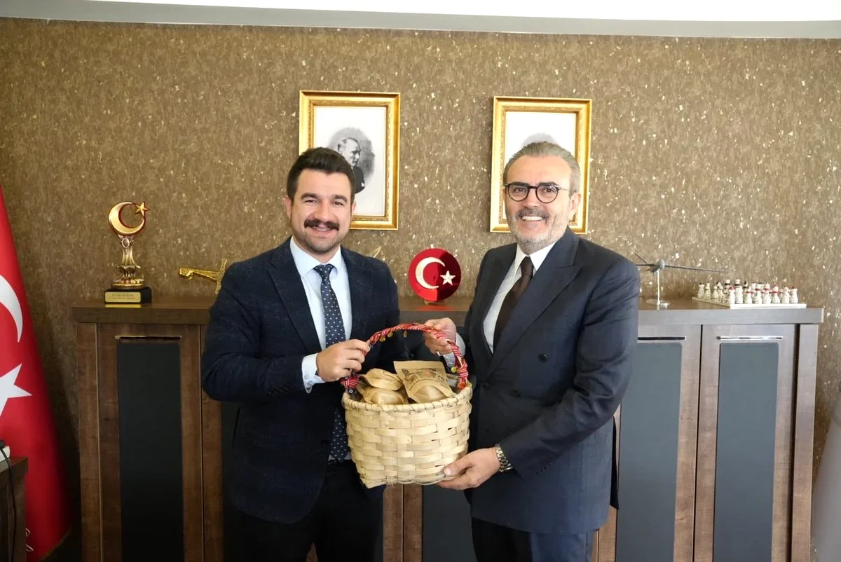 Mahir Ünal'dan Giresun Piraziz Ziyareti: “Çalışmaları Yakinden İnceledik” Mahir Ünal'dan Giresun Piraziz Ziyareti: “Çalışmaları Yakinden İnceledik”