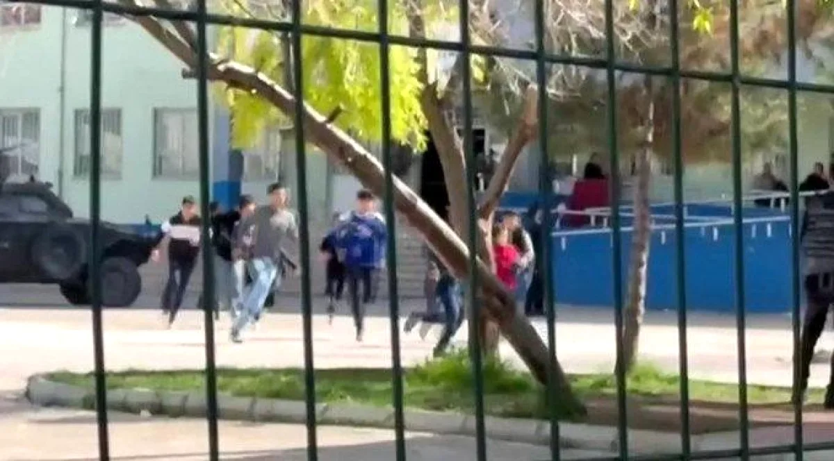 Şanlıurfa'da Okulda Silahlı Saldırı: Güvenlik Önlemleri Yetersiz Mi? Şanlıurfa'da Okulda Silahlı Saldırı: Güvenlik Önlemleri Yetersiz Mi?
