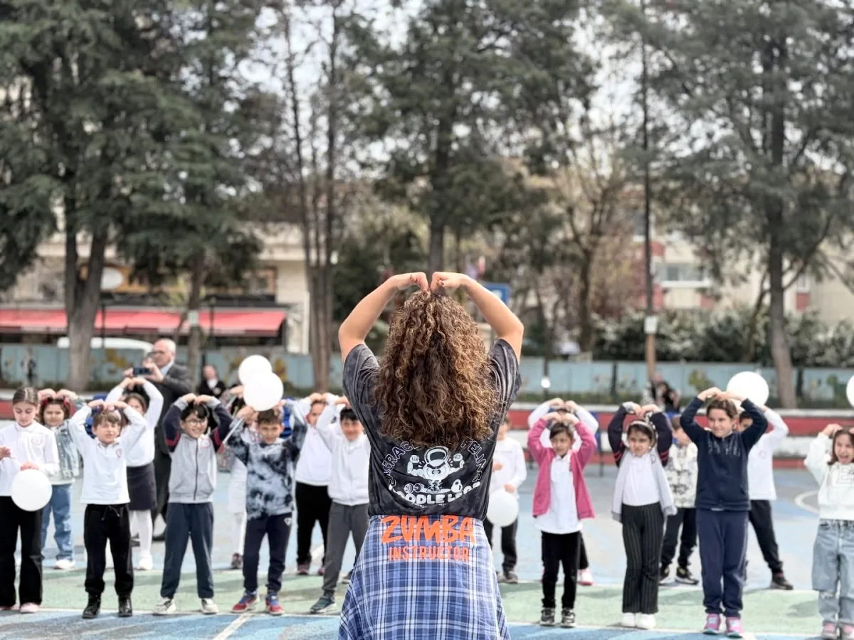 Bakırköy'de Çocuklar Sağlıklı Yaşam İçin Hareket Etti Bakırköy'de Çocuklar Sağlıklı Yaşam İçin Hareket Etti