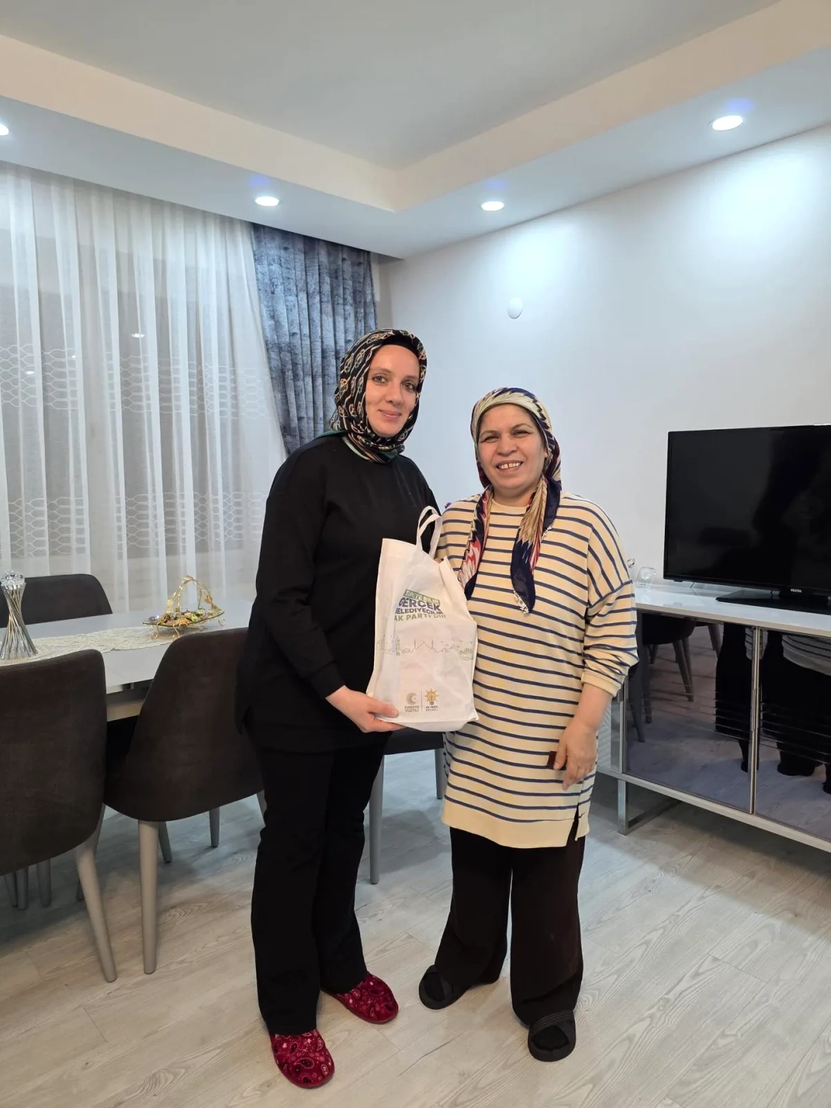 Hacıhalil'de Ak Kadın Buluşması: Gebze'de Kadın Dayanışması Büyüyor Hacıhalil'de Ak Kadın Buluşması: Gebze'de Kadın Dayanışması Büyüyor