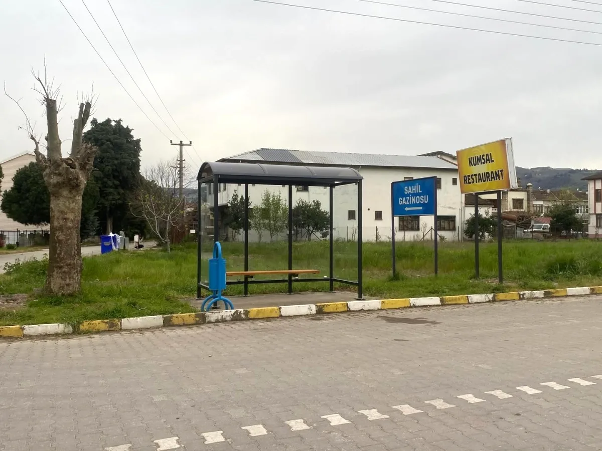 Kaytazdere'de Toplu Taşıma Durakları Yenilendi Kaytazdere'de Toplu Taşıma Durakları Yenilendi