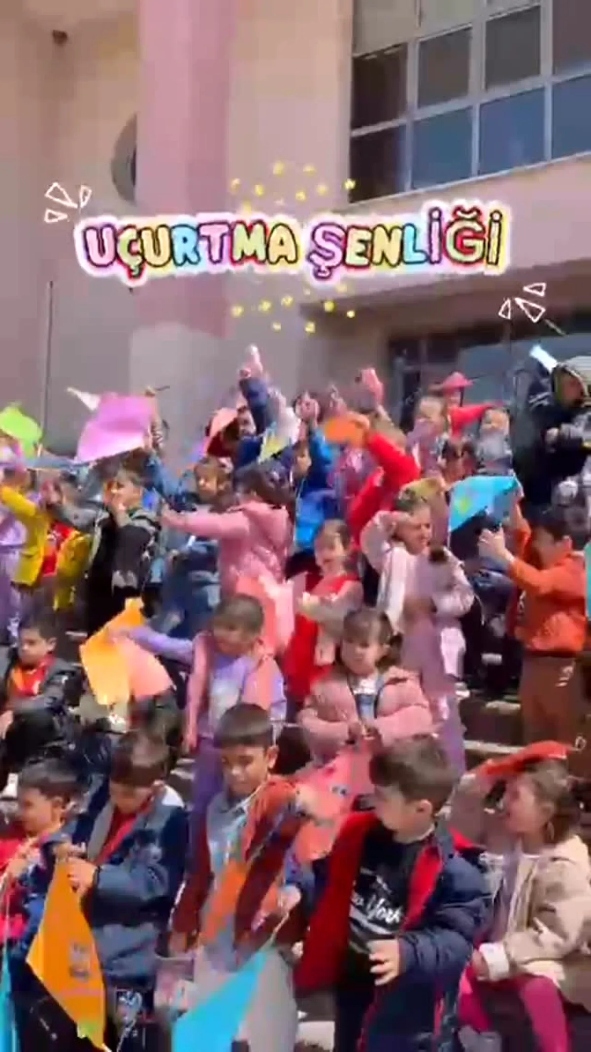 Şereflikoçhisar'da Çocuklar İçin Uçurtma Şenliği Düzenlendi Şereflikoçhisar'da Çocuklar İçin Uçurtma Şenliği Düzenlendi
