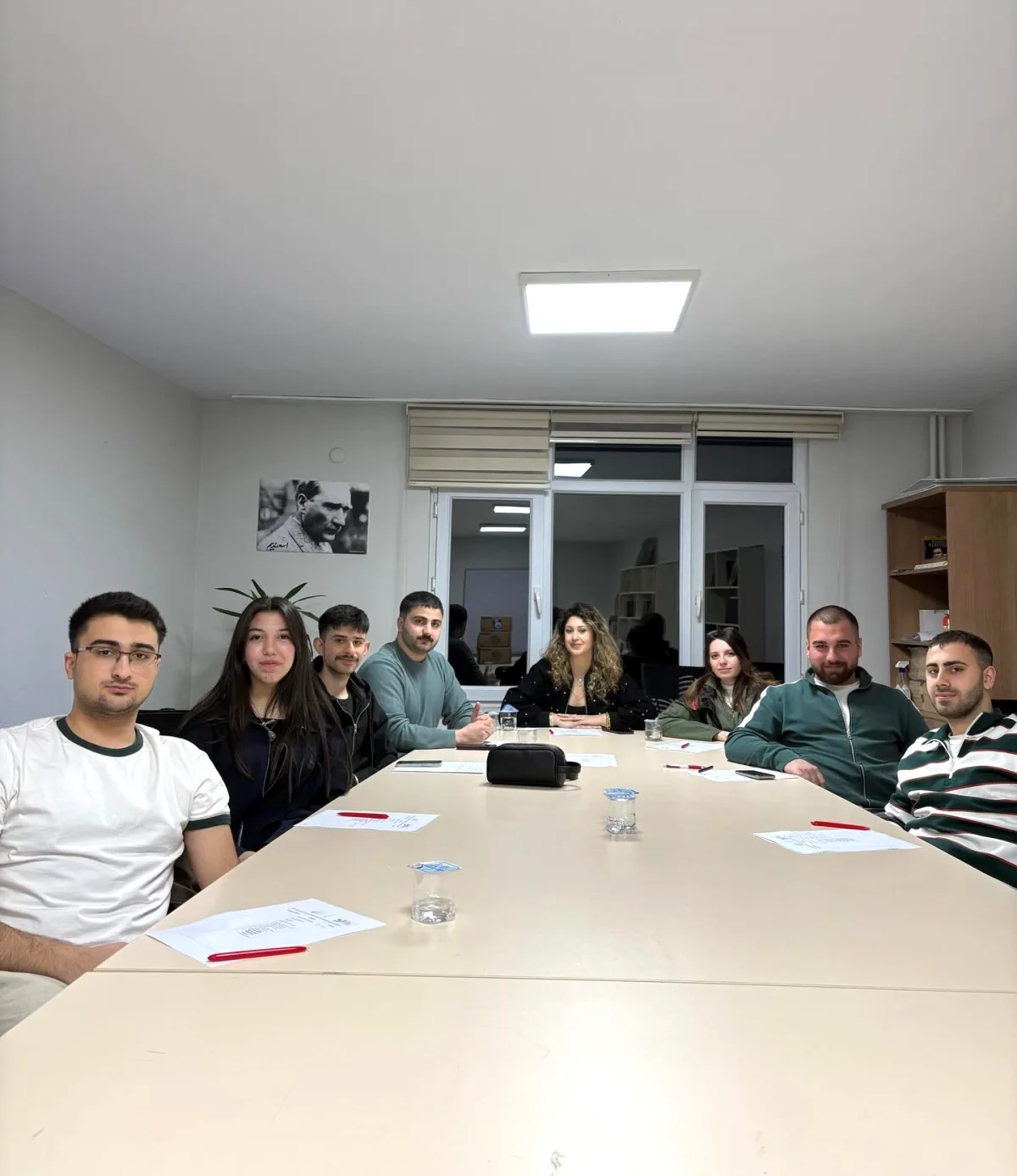 CHP Gebze Gençlik Kolları'ndan Gençlik Sorunlarına Yönelik Toplantı CHP Gebze Gençlik Kolları'ndan Gençlik Sorunlarına Yönelik Toplantı